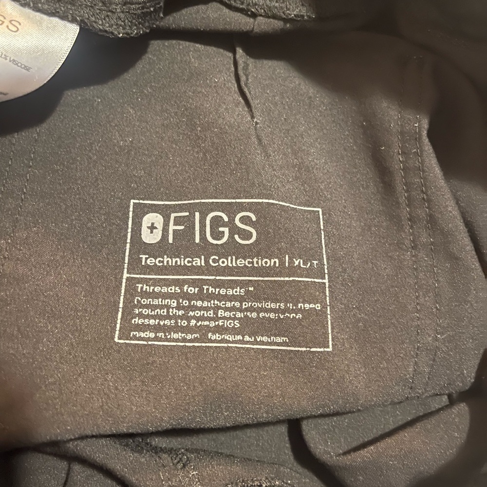 FIGS High Waisted Livingston Basic Scrub pant, size XL/T, Black